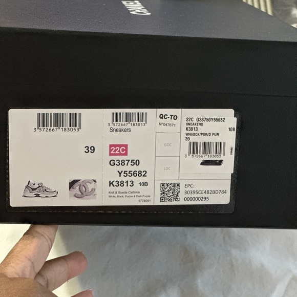 Knit and Suede Chanel Sneakers - Picture 3 of 8